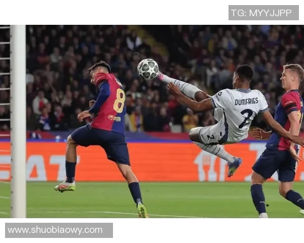 巴塞罗那与黑欧冠的激烈对决展现足球魅力与战术智慧