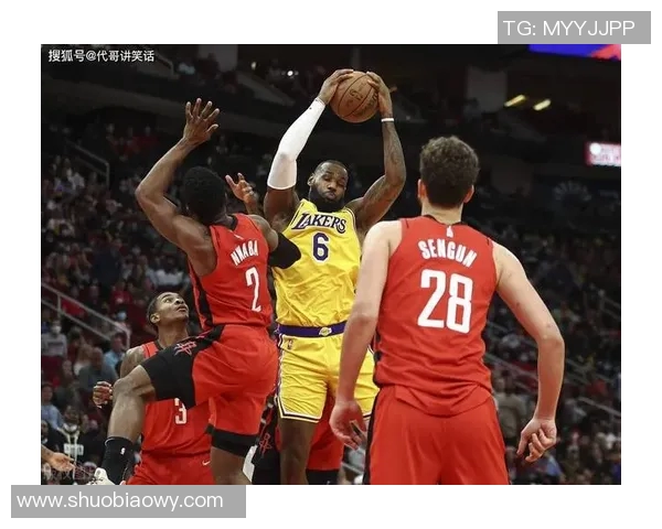 火箭队与湖人队19日激战正酣谁将赢得这场焦点对决