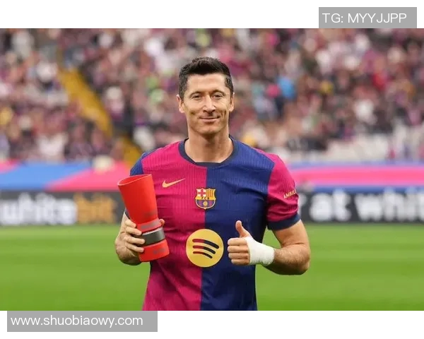 莱万欧冠赛场火力全开10场12球稳居射手榜首位