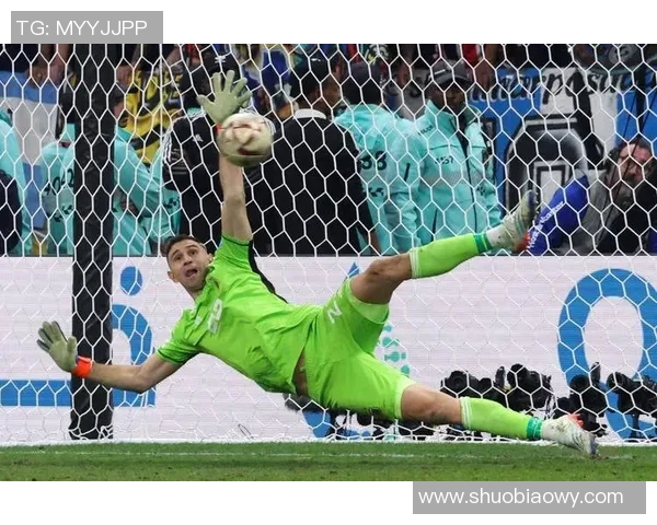 马丁内斯的传奇人生与足球世界的辉煌成就探索 马丁内斯的传奇人生与足球世界的辉煌成就探索