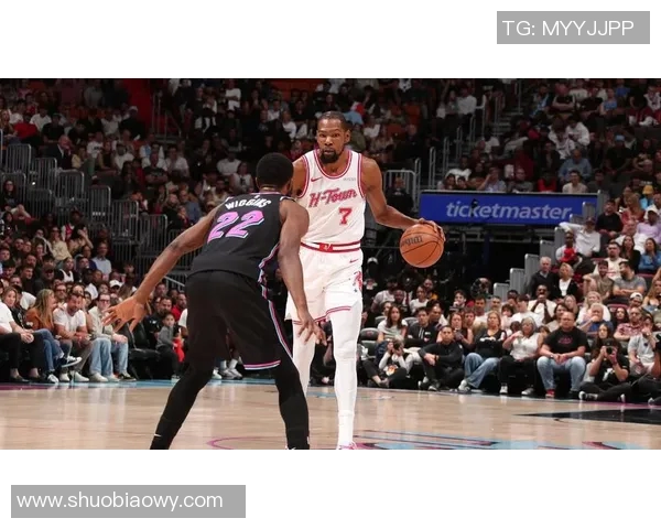 2013年NBA经典对决热火与开拓者的巅峰对决回顾与精彩瞬间分析 2013年NBA经典对决热火与开拓者的巅峰对决回顾与精彩瞬间分析