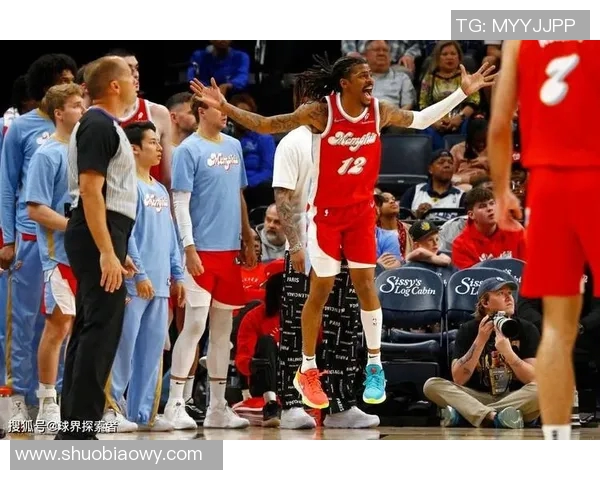 勇士与灰熊激战31日赛场谁能在季后赛争夺中占得先机